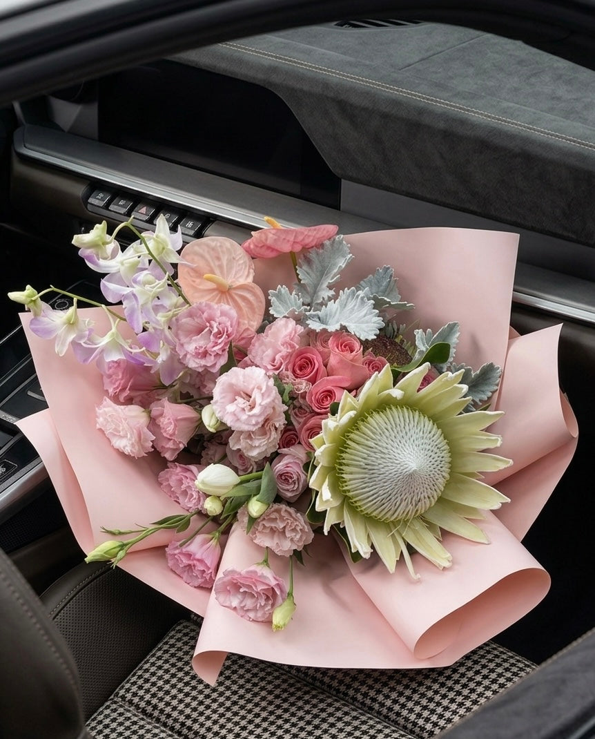 Ramo "Majestad Exótica" con Protea King y Orquídeas