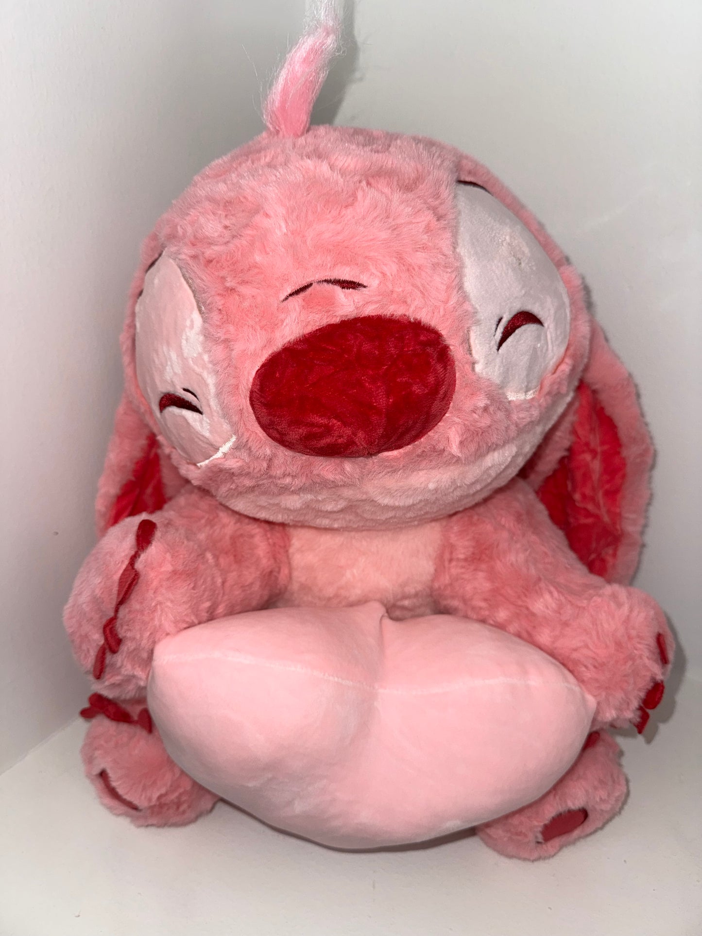 Peluche stitch rosa con corazón 40 cm