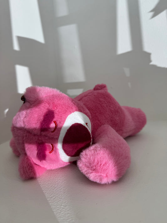 Peluche Lotso acostado pequeño 25cm