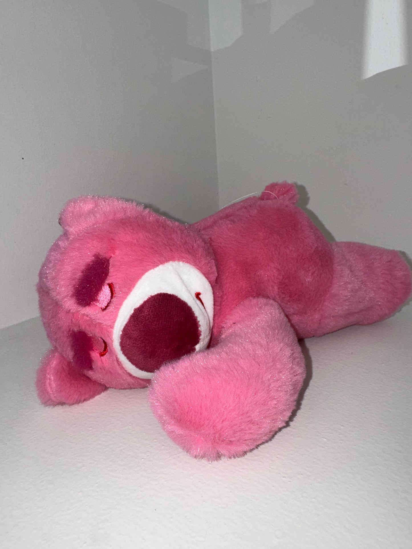 Peluche Lotso acostado pequeño 25cm