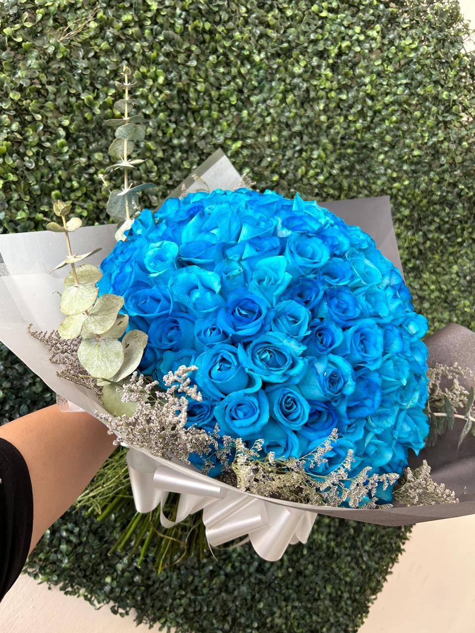 ramo rosas azules